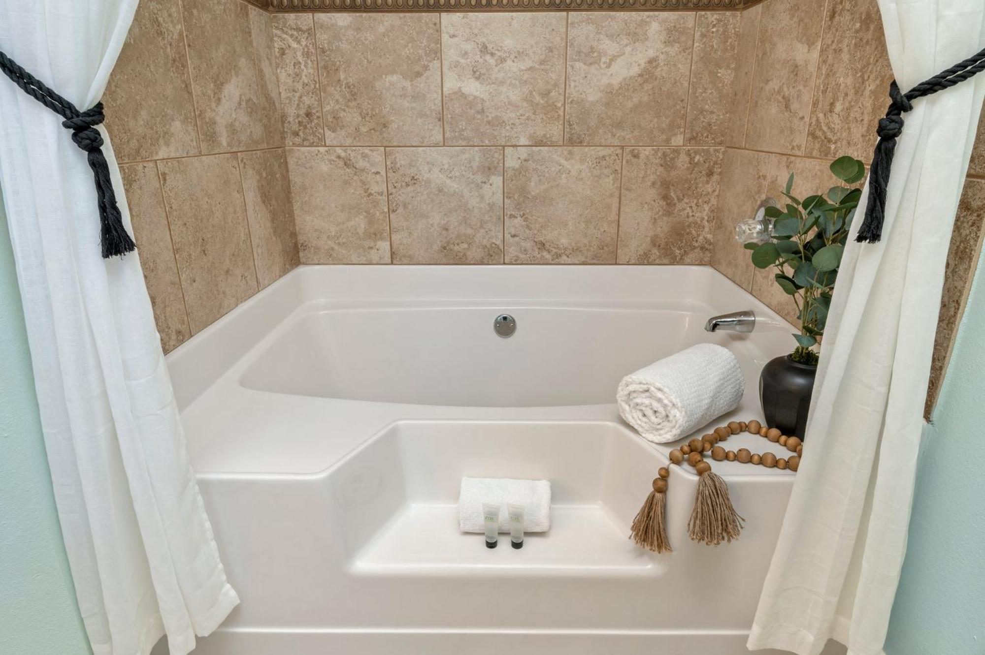 Beautiful Pet Friendly Home! New Tropical Pool, Opt Golf Cart And Pool Heat, Minutes To Beach Destin Exterior foto